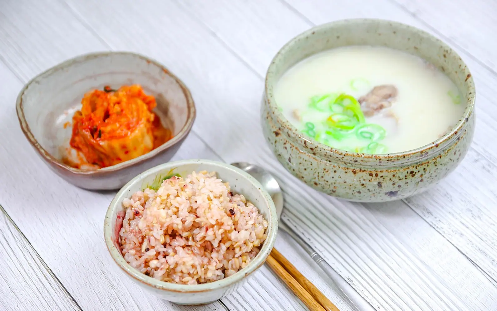 Seolleongtang, ox bone soup and korean cuisine
